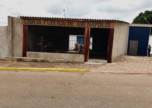 Mulheres são detidas ao tentarem transportar drogas para dentro da Cadeia Pública de Arenápolis.