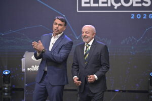 Foto de Flávio Bolsonaro e Lula para ilustração
